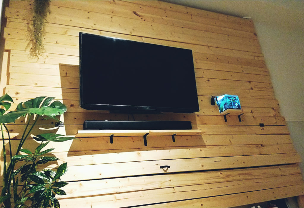 1人diy 賃貸マンションで壁掛けテレビを簡単に作る方法 必要な部品や失敗しない３つのコツと注意点 マジョリティ リポートーmind Modificationー